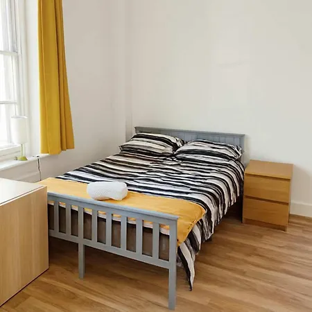 Modern -sleeps 6 - Parking