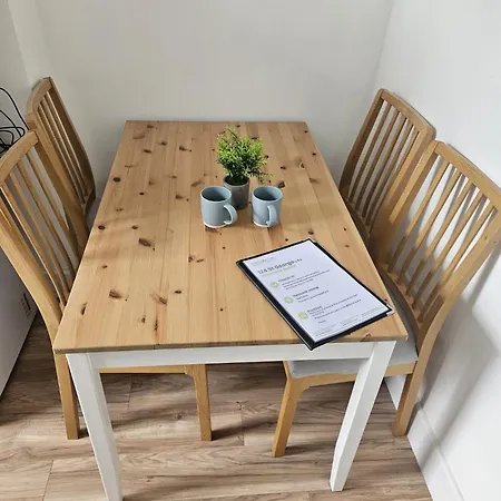 Modern -sleeps 6 - Parking