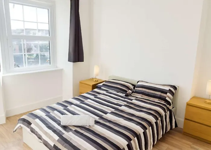 Modern -sleeps 6 - Parking Apartament