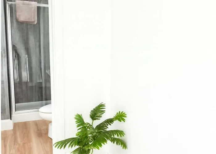 Modern -sleeps 6 - Parking