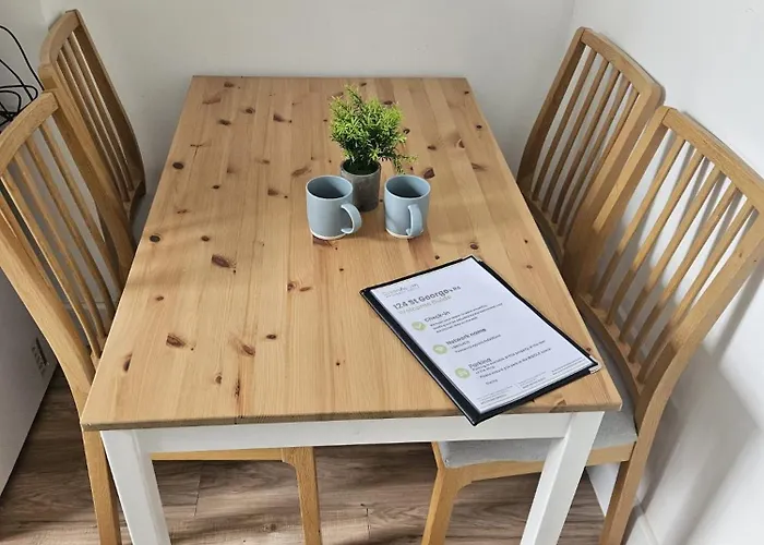 Modern -sleeps 6 - Parking