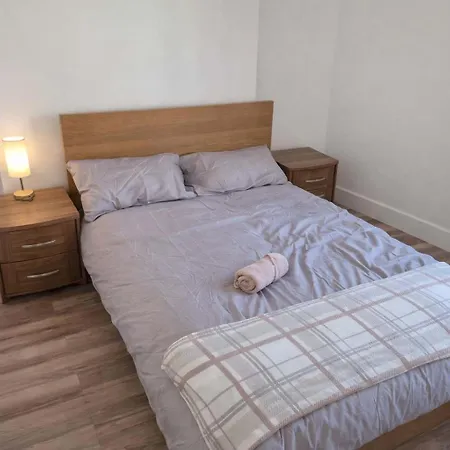 Central Modern Apartment -Sleeps 6 - Parking * Bristol