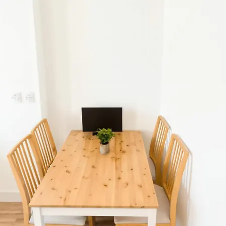 דירה Central Modern Apartment -Sleeps 6 - Parking בריסטול