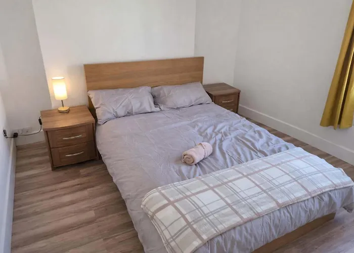 Central Modern Apartment -Sleeps 6 - Parking * Bristol